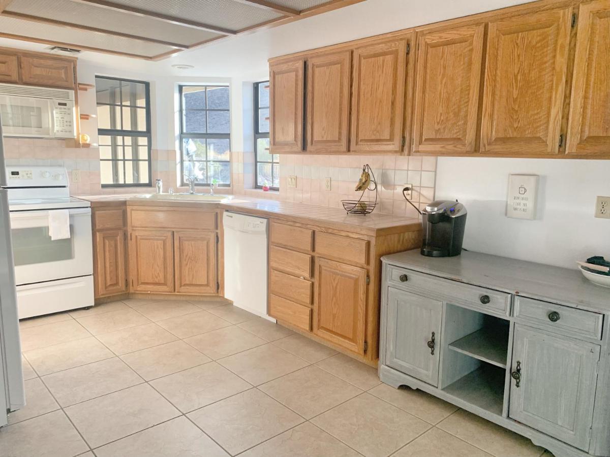 Desert Getaway - Centrally Located, Trail Access Steps Away! Lake Havasu City Exterior photo