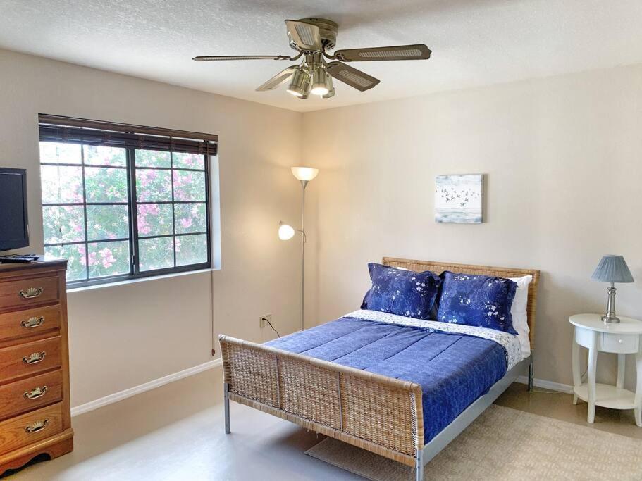 Desert Getaway - Centrally Located, Trail Access Steps Away! Lake Havasu City Exterior photo