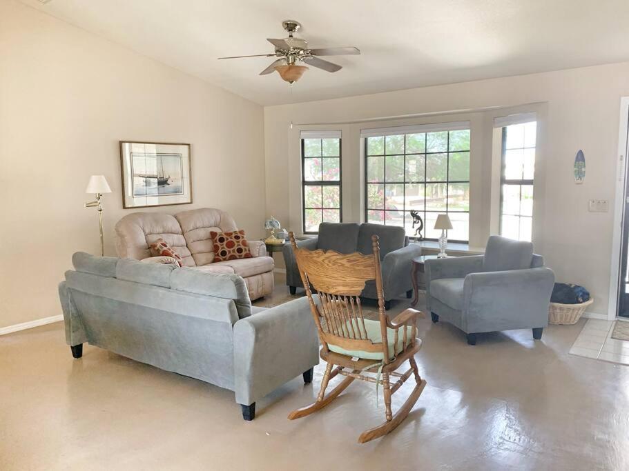 Desert Getaway - Centrally Located, Trail Access Steps Away! Lake Havasu City Exterior photo